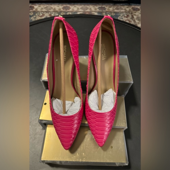 Michael Kors Dorothy Flex Pump Heel Shoe Elecric Pink size 8.5 - Picture 1 of 3